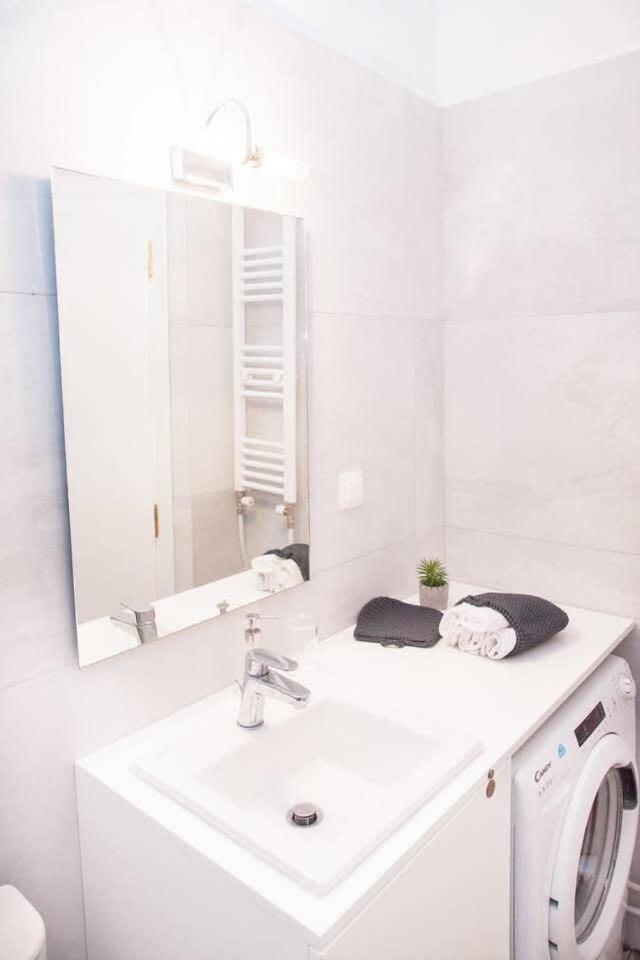 Fully Renovated, Modern Beauty In Central Athens! Exterior photo